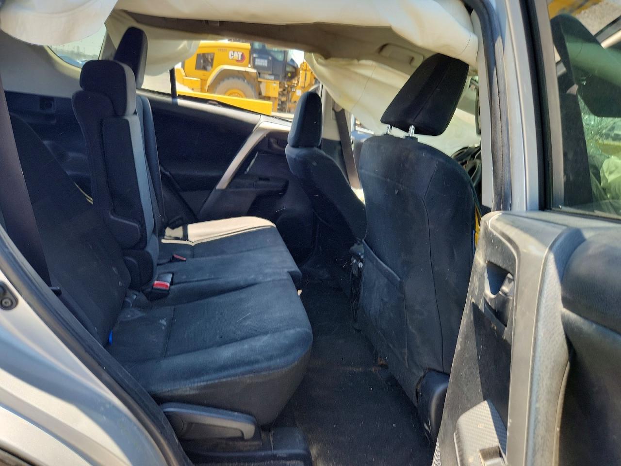 2015 Toyota Rav4 Le Silver vin: JTMBFREV8FJ050518