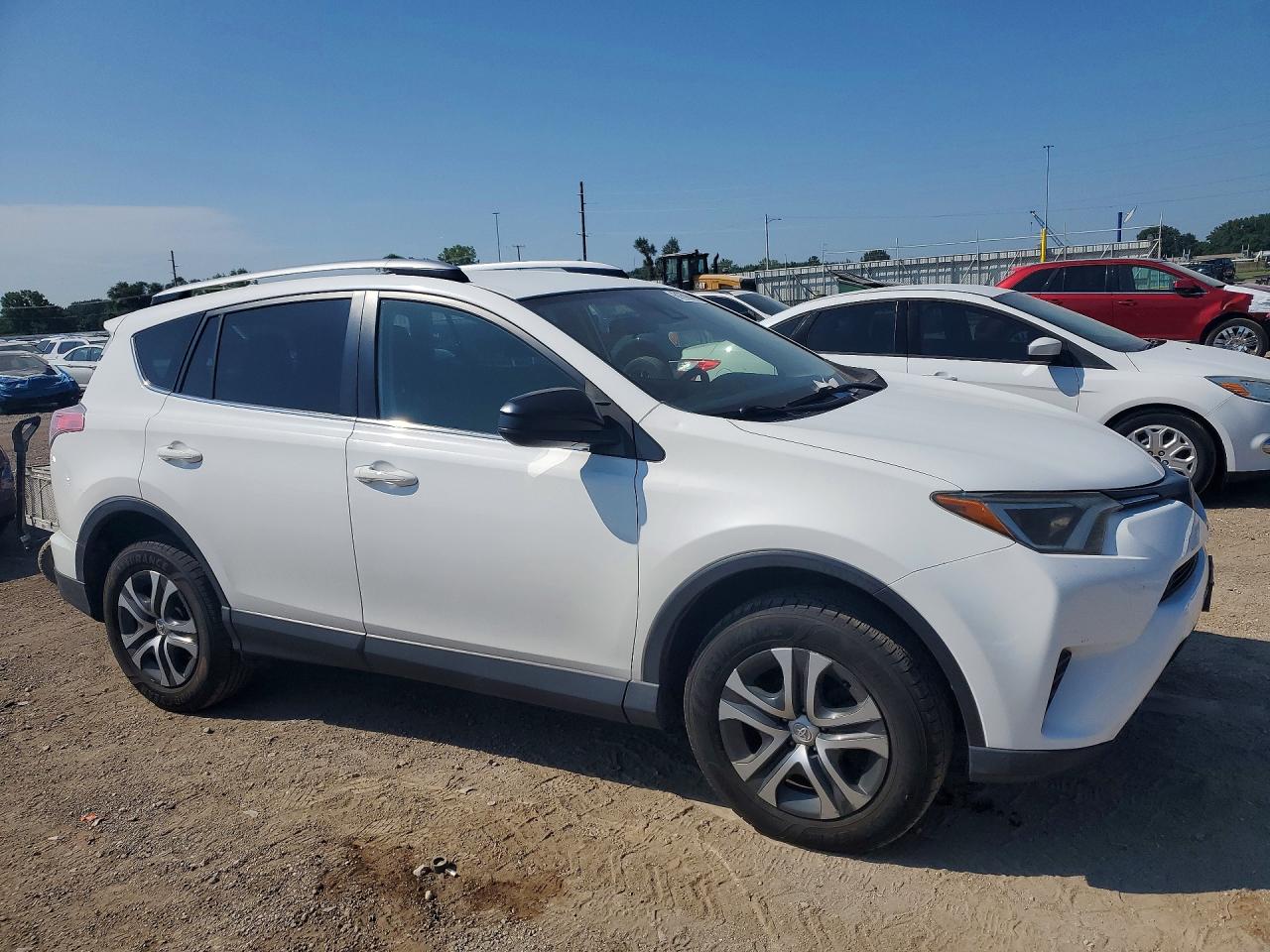 2017 Toyota Rav4 Le White vin: JTMBFREV8HD202198