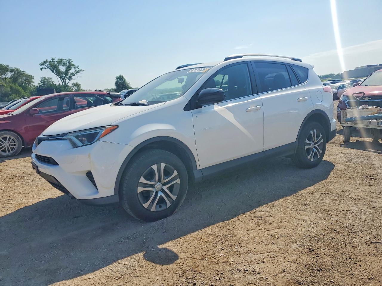2017 Toyota Rav4 Le White vin: JTMBFREV8HD202198