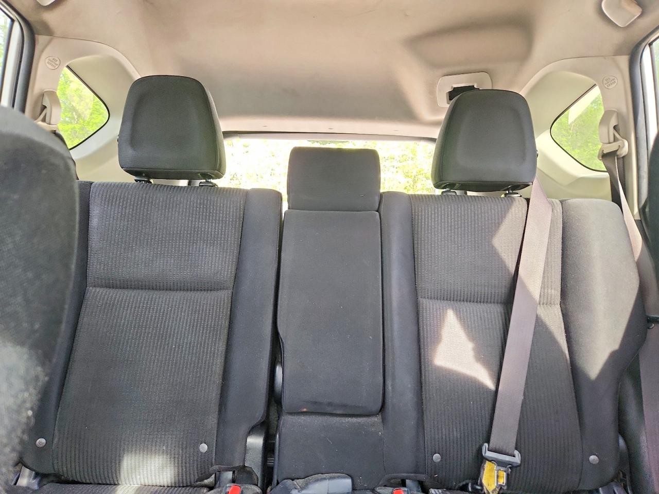 2017 Toyota Rav4 Le White vin: JTMBFREV8HD204419