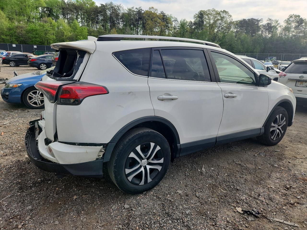 2017 Toyota Rav4 Le White vin: JTMBFREV8HD204419