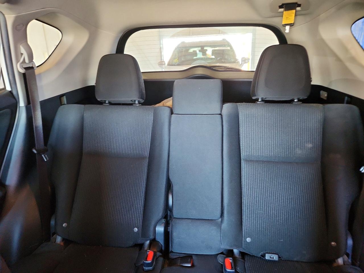 2017 Toyota Rav4 Le White vin: JTMBFREV8HJ104810