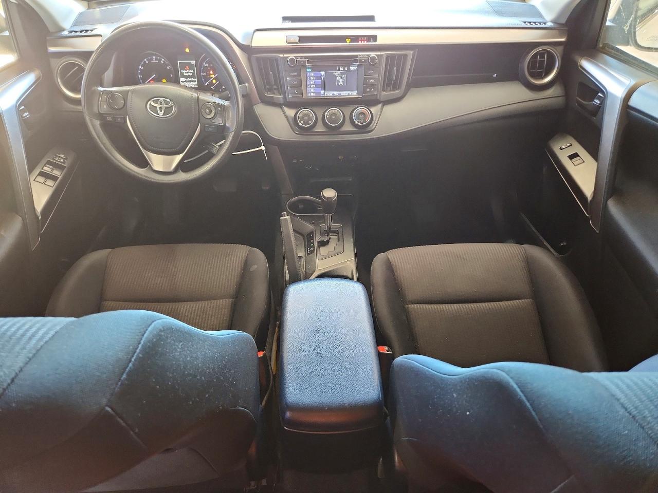 2017 Toyota Rav4 Le White vin: JTMBFREV8HJ104810