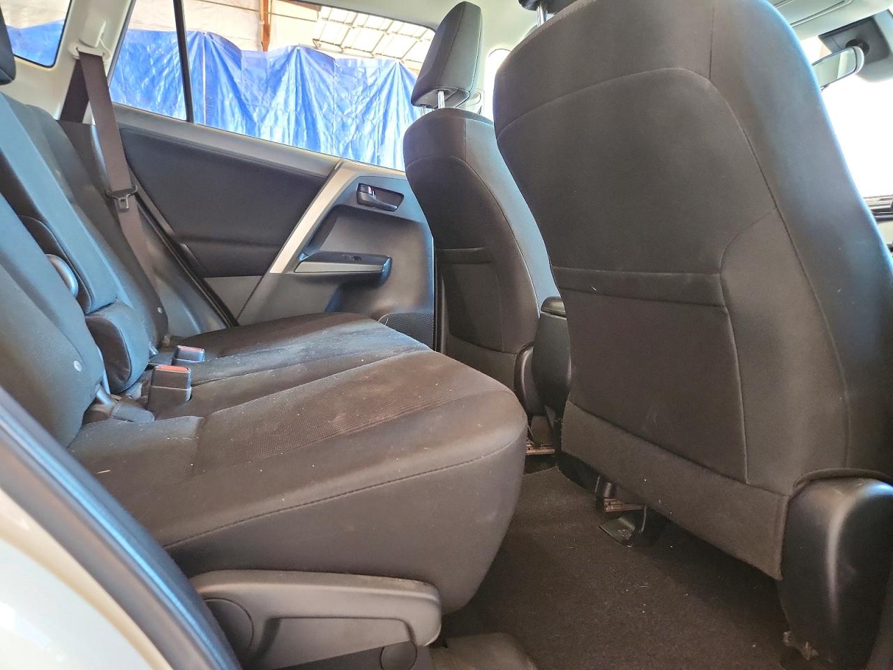 2017 Toyota Rav4 Le White vin: JTMBFREV8HJ104810