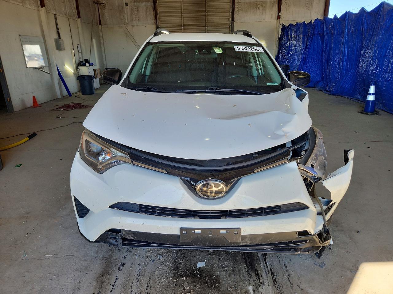 2017 Toyota Rav4 Le White vin: JTMBFREV8HJ104810