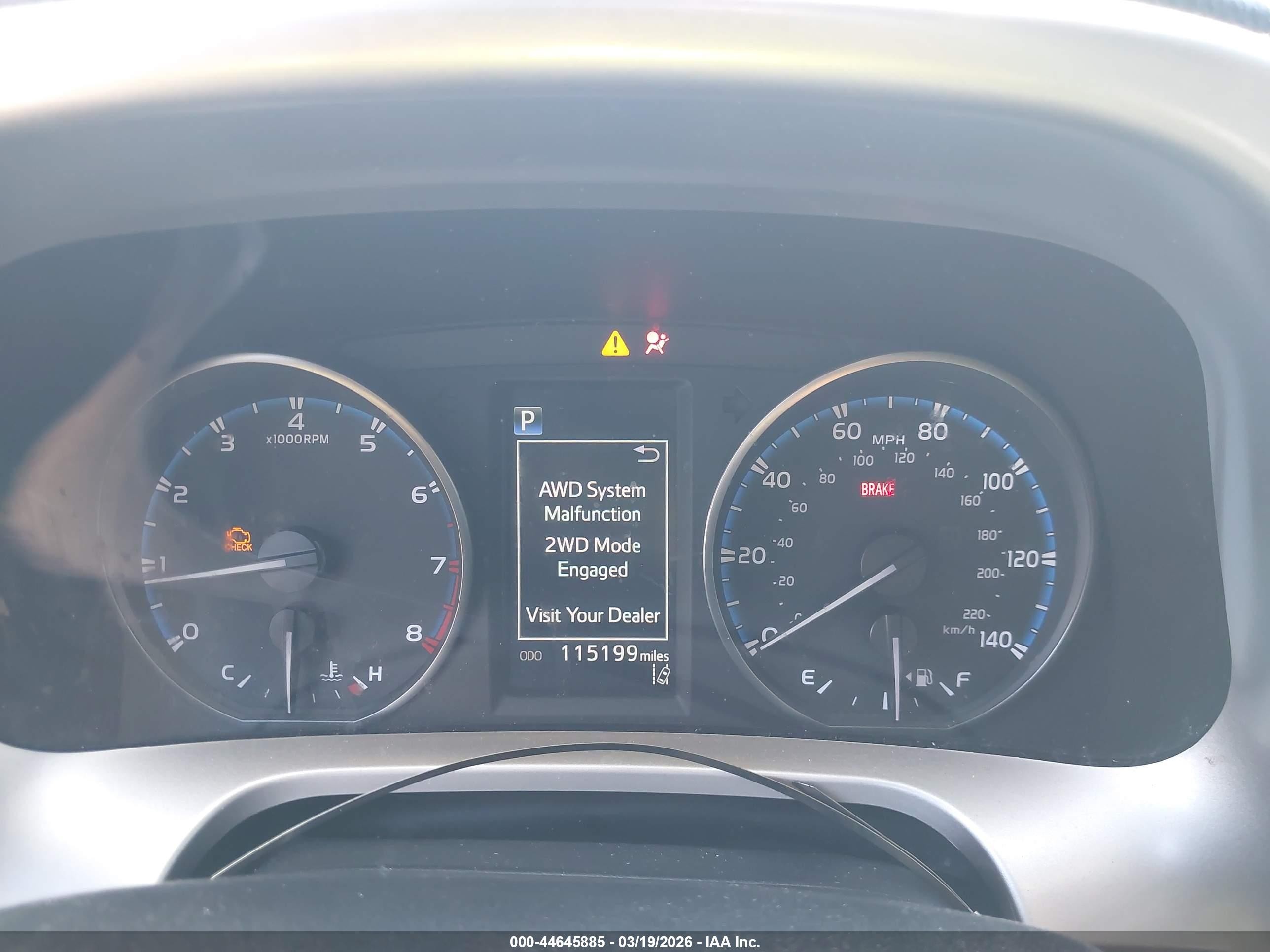 2018 Toyota Rav4 Le Red vin: JTMBFREV8JJ256303