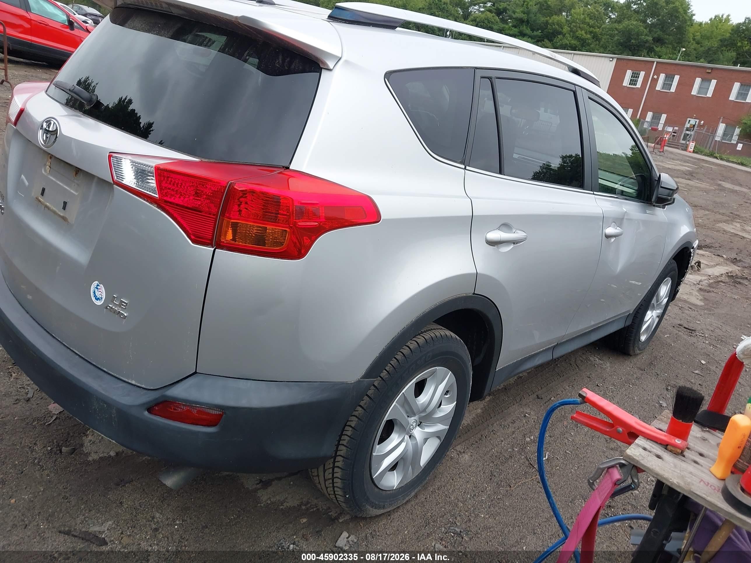 2013 Toyota Rav4 Le Silver vin: JTMBFREV9D5004296