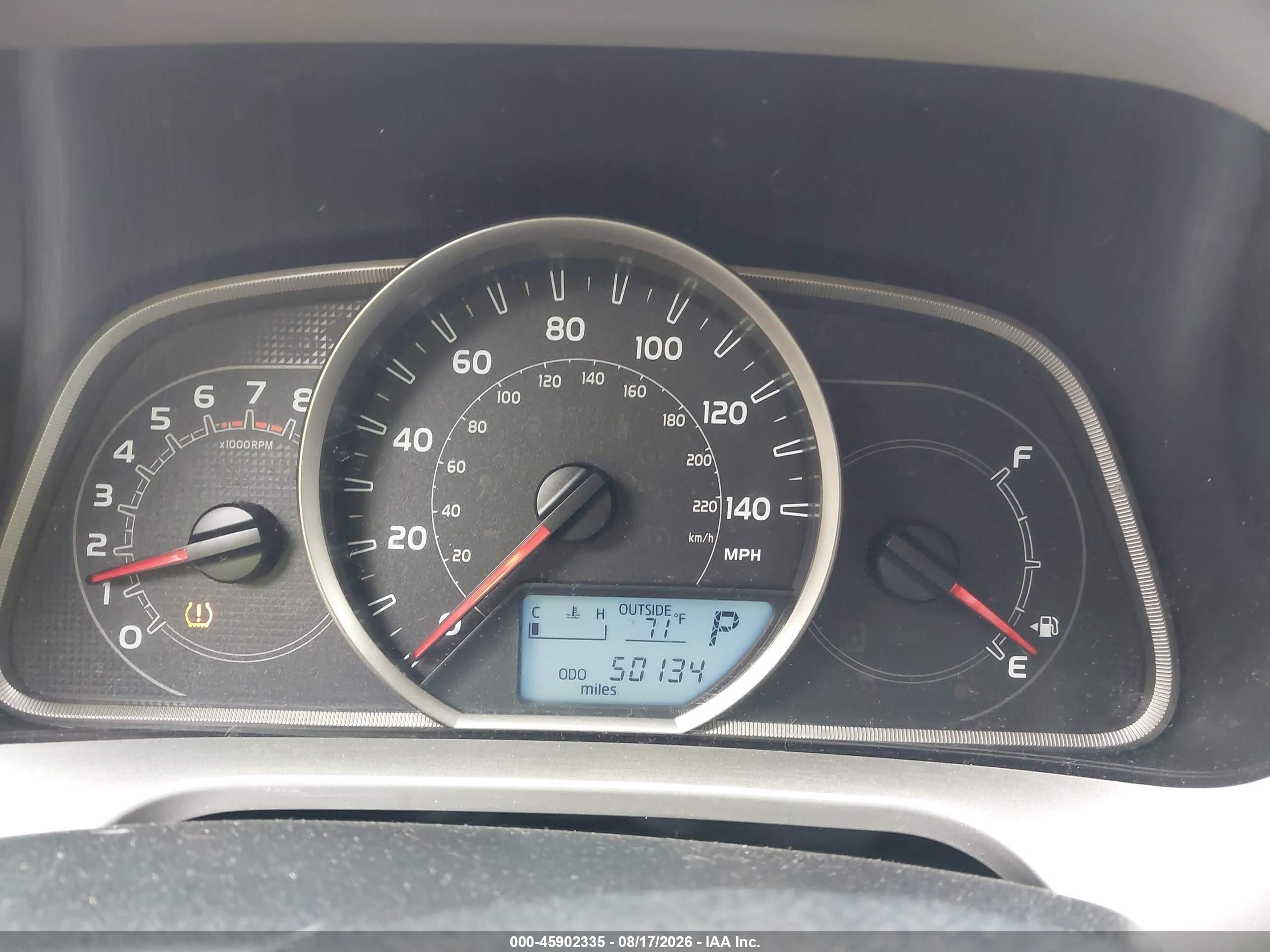 2013 Toyota Rav4 Le Silver vin: JTMBFREV9D5004296
