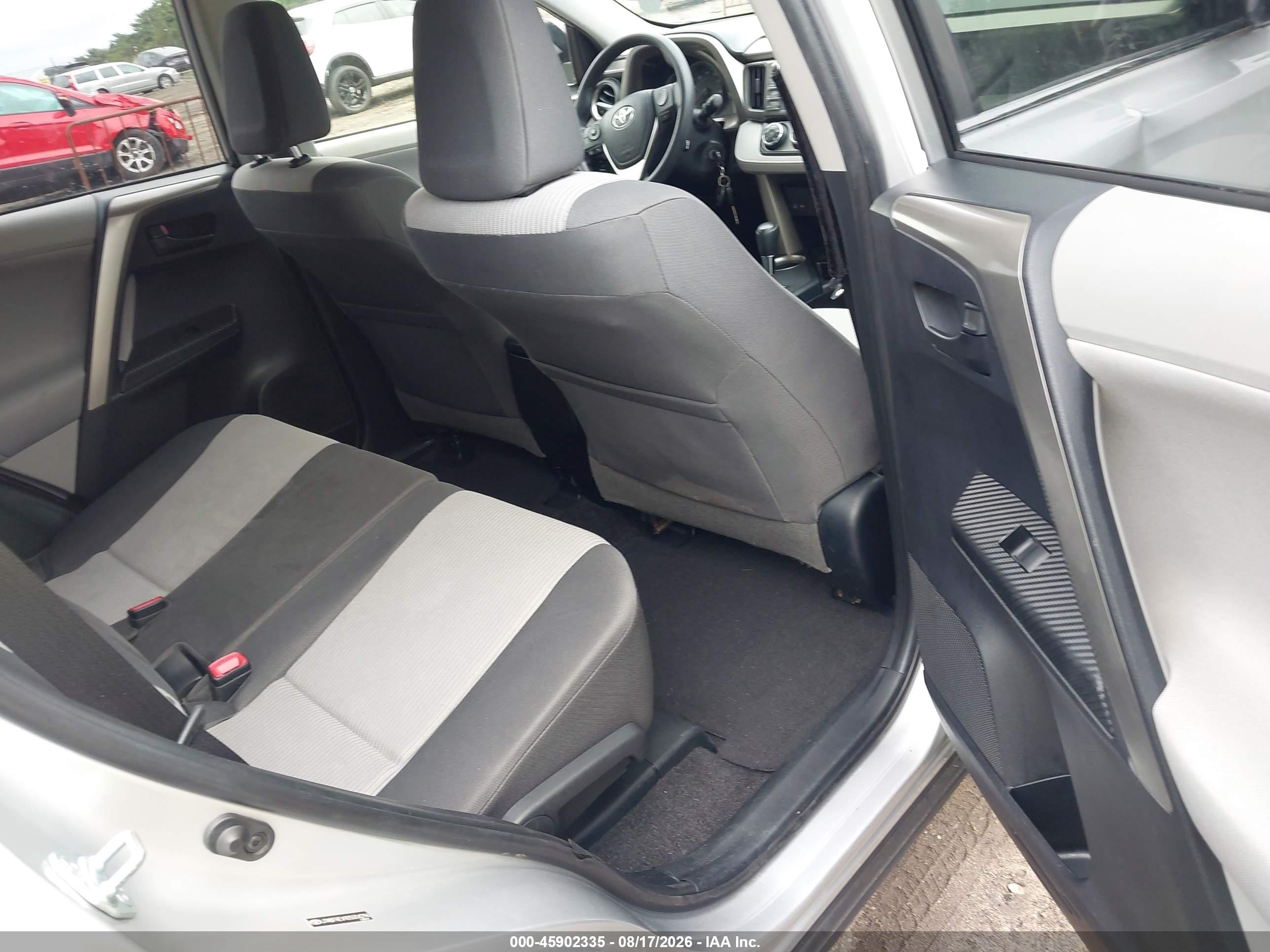 2013 Toyota Rav4 Le Silver vin: JTMBFREV9D5004296
