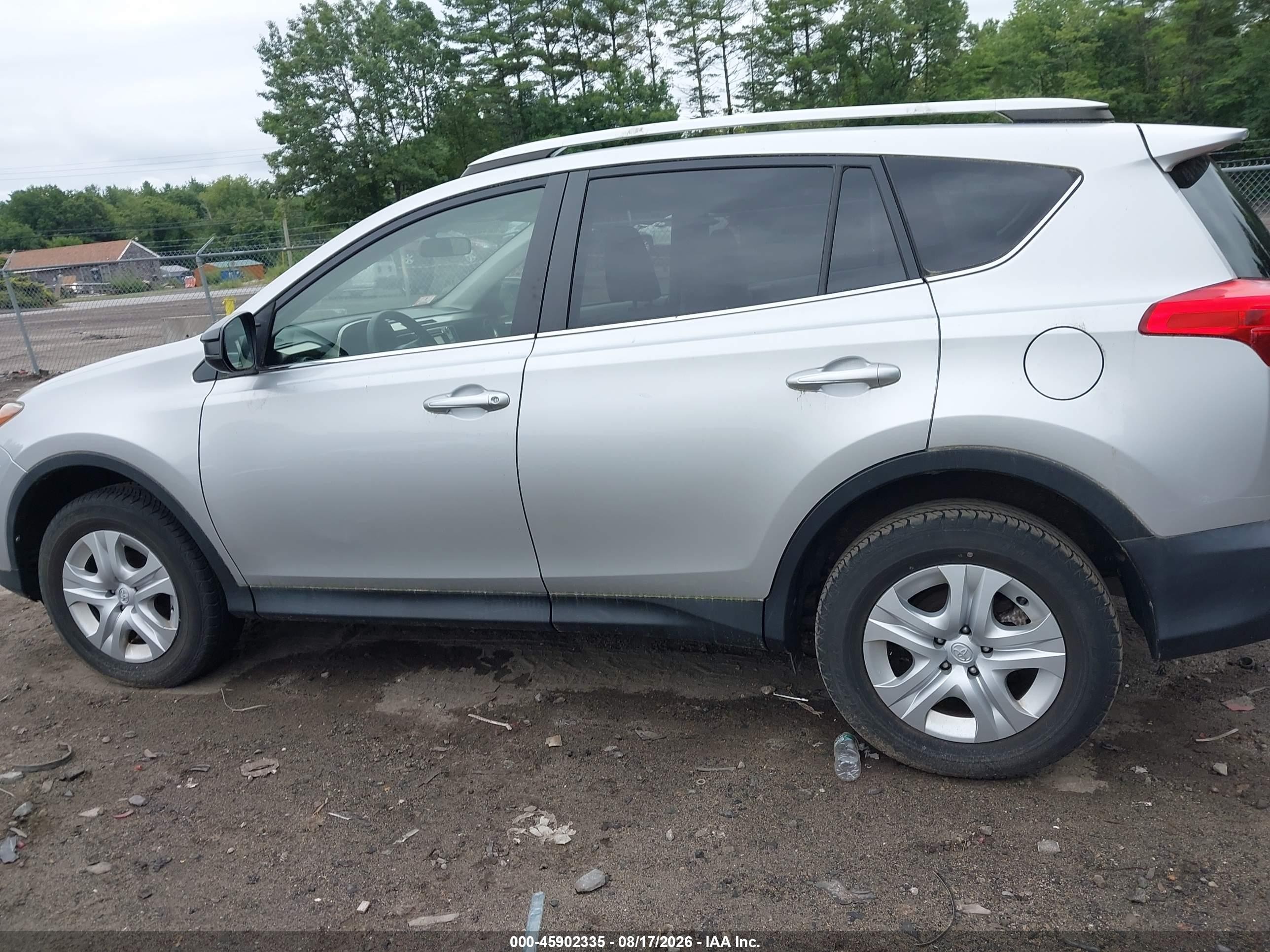 2013 Toyota Rav4 Le Silver vin: JTMBFREV9D5004296