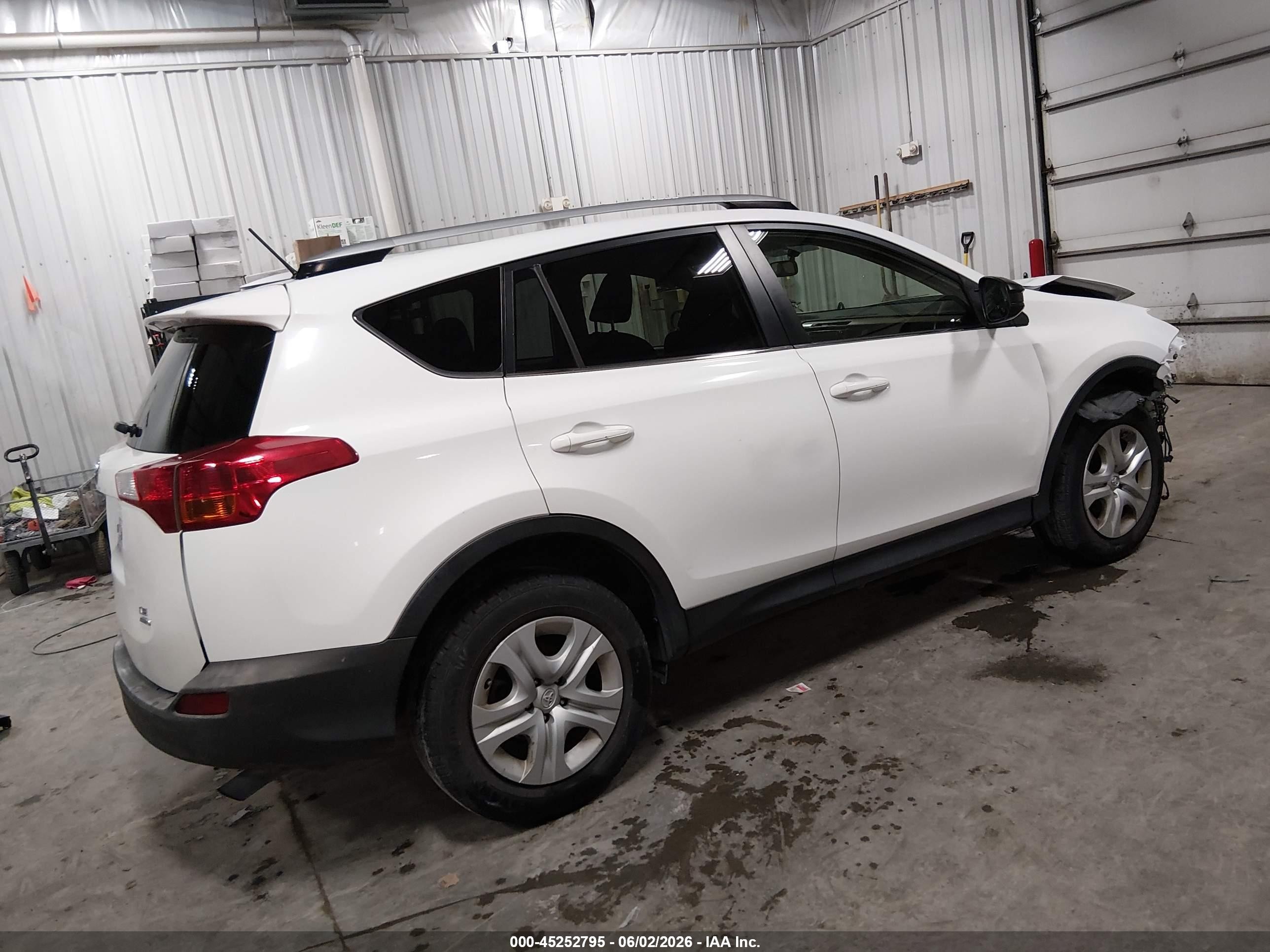 2014 Toyota Rav4 Le White vin: JTMBFREV9ED057393