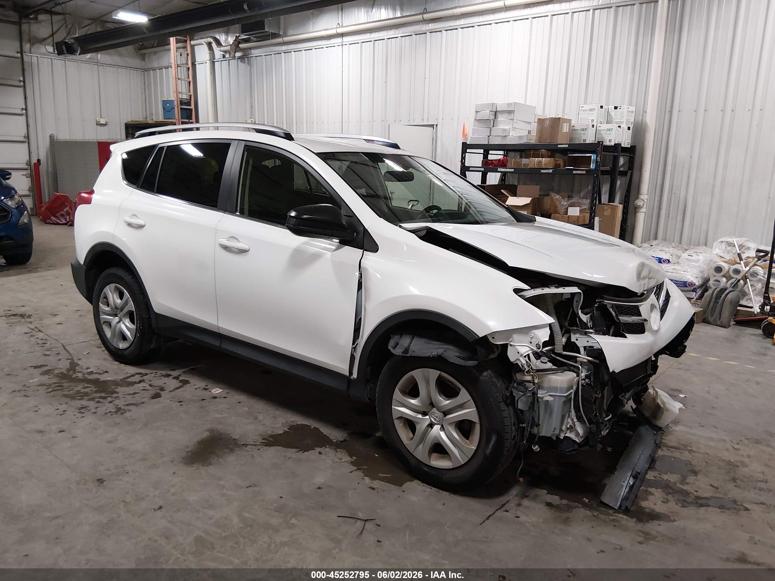 2014 Toyota Rav4 Le White vin: JTMBFREV9ED057393