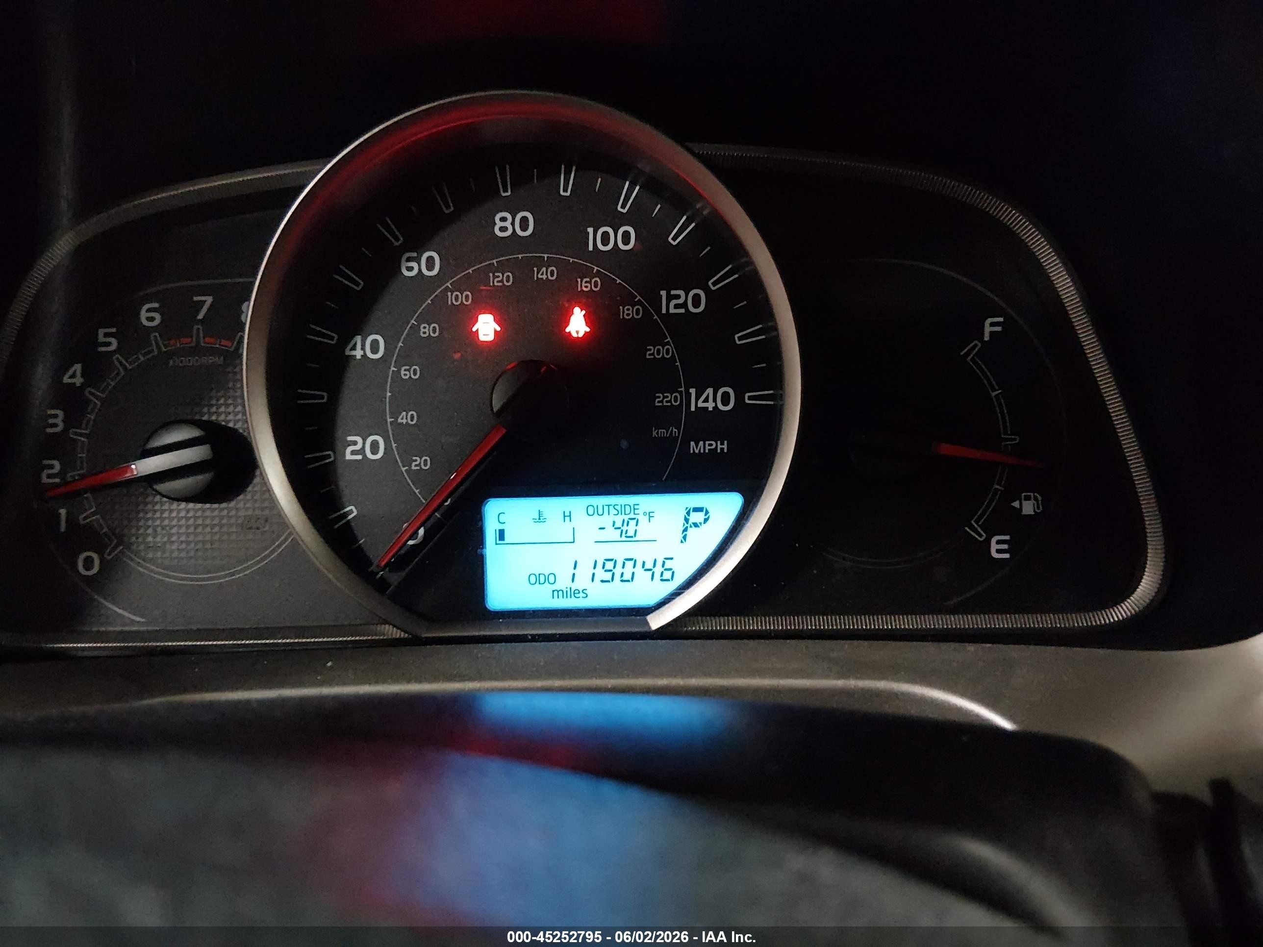 2014 Toyota Rav4 Le White vin: JTMBFREV9ED057393