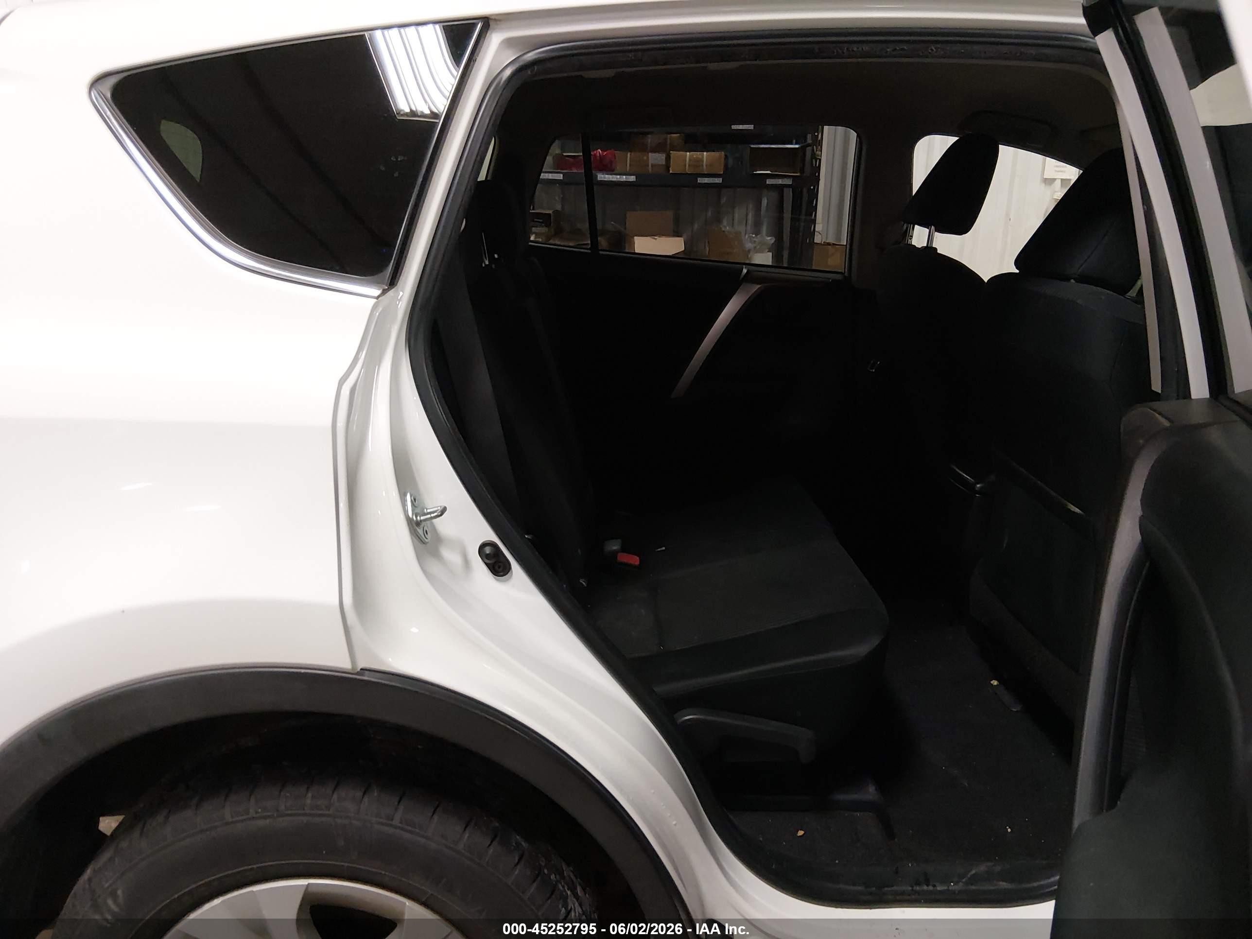 2014 Toyota Rav4 Le White vin: JTMBFREV9ED057393