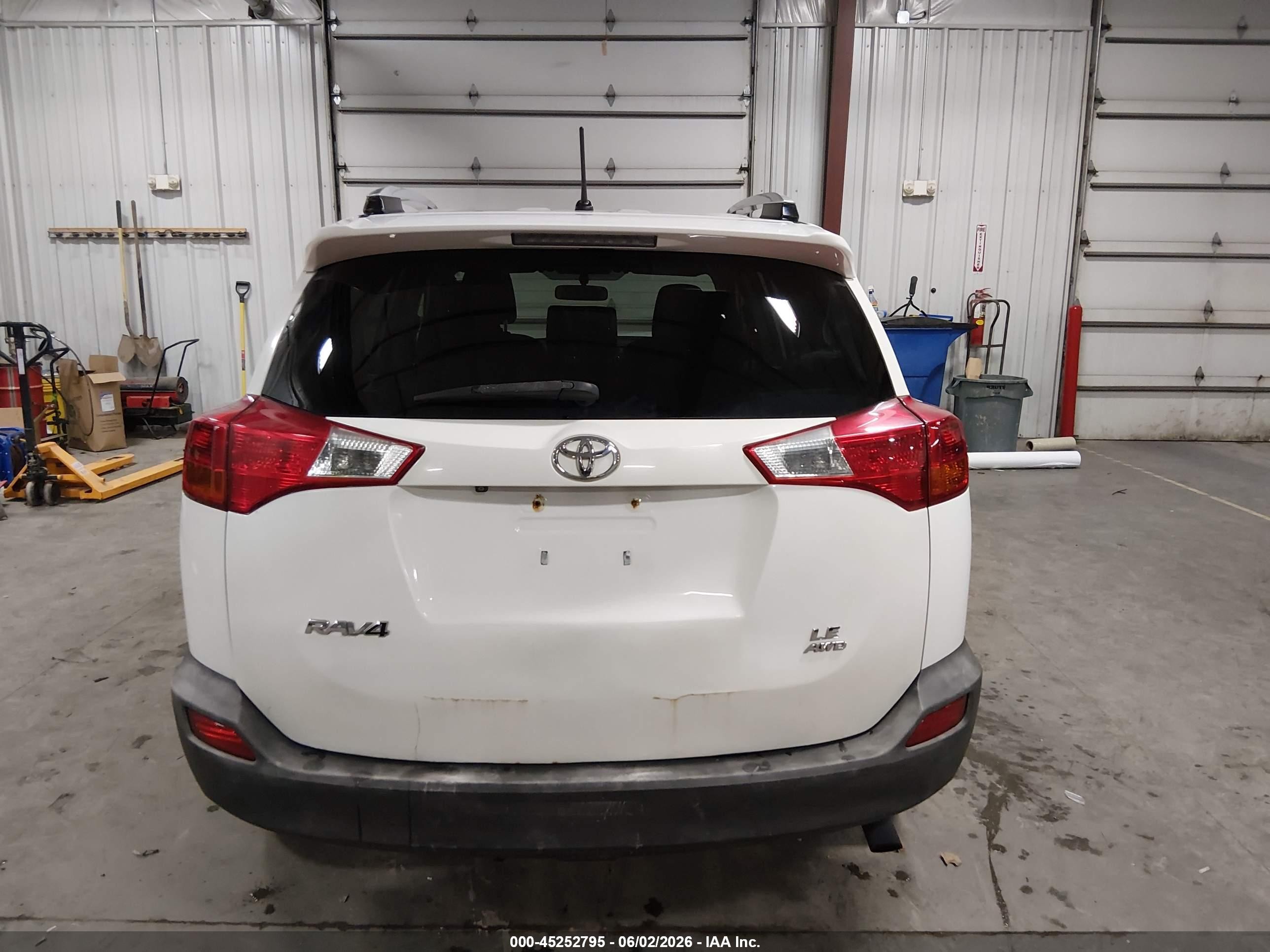 2014 Toyota Rav4 Le White vin: JTMBFREV9ED057393