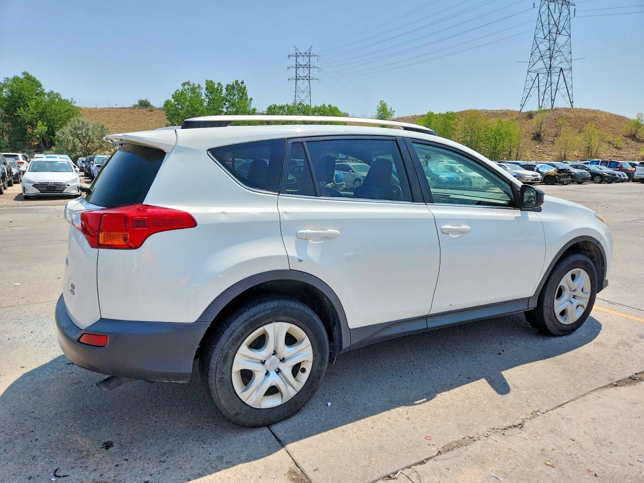 2014 Toyota Rav4 Le White vin: JTMBFREV9ED069009