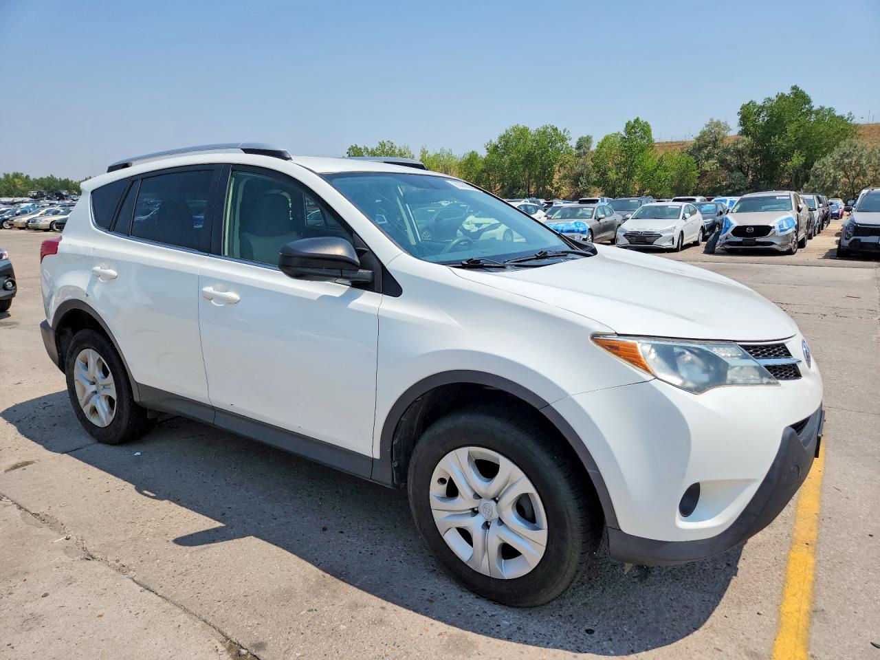 2014 Toyota Rav4 Le White vin: JTMBFREV9ED069009