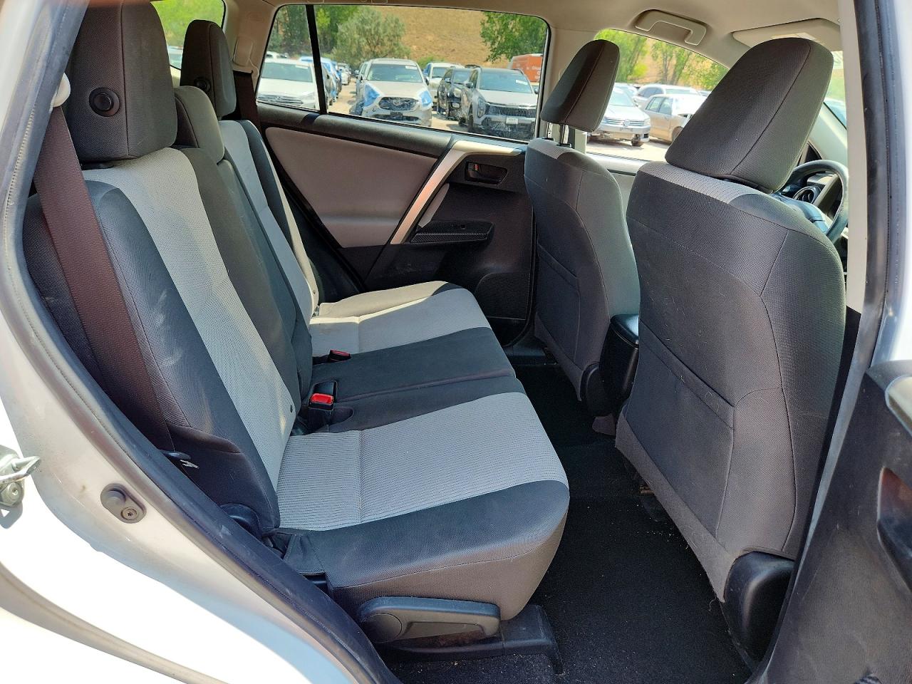 2014 Toyota Rav4 Le White vin: JTMBFREV9ED069009