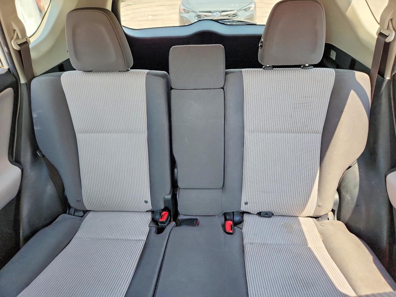 2014 Toyota Rav4 Le White vin: JTMBFREV9ED069009