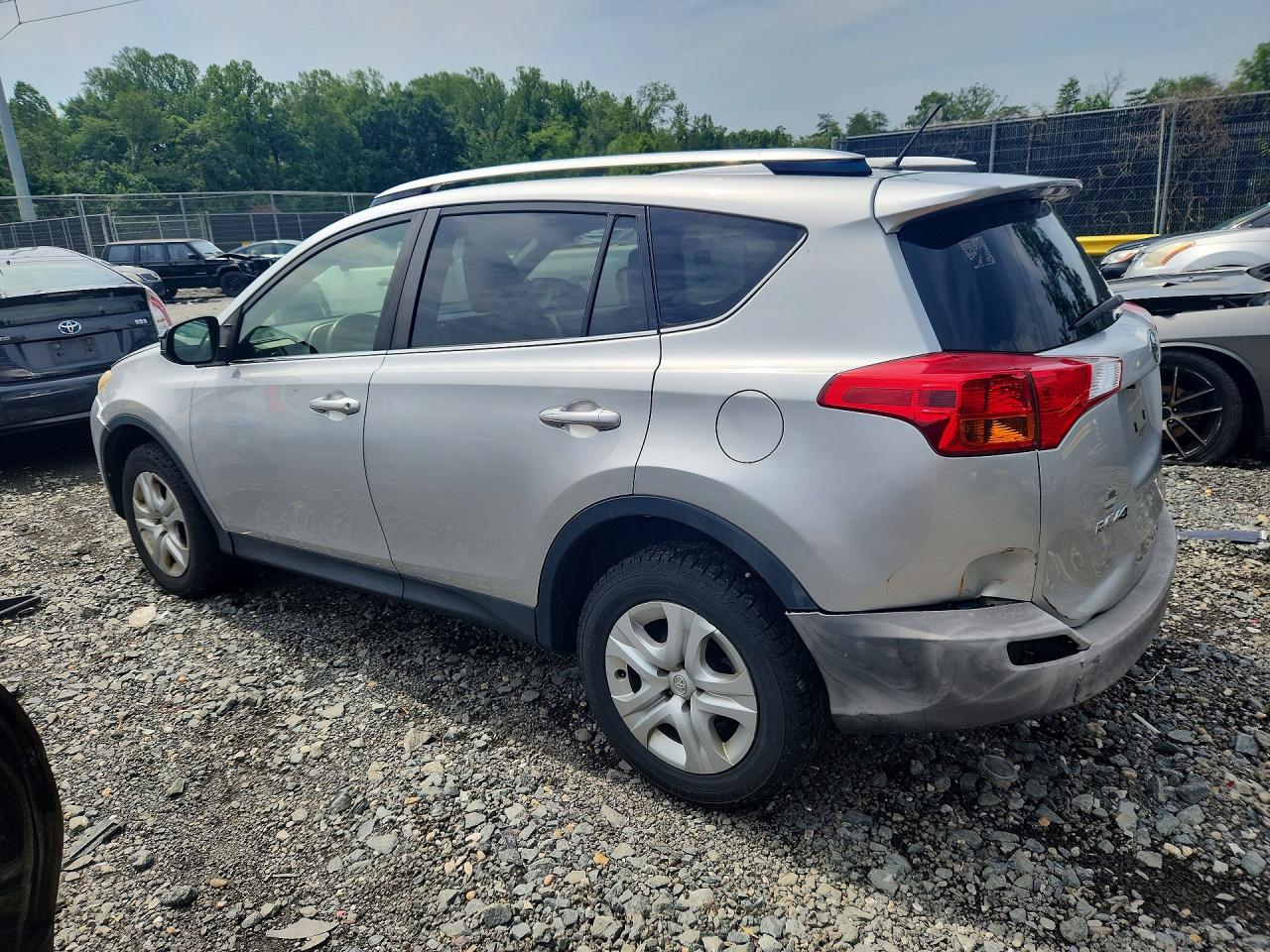 2014 Toyota Rav4 Le Серебряный vin: JTMBFREV9ED069611