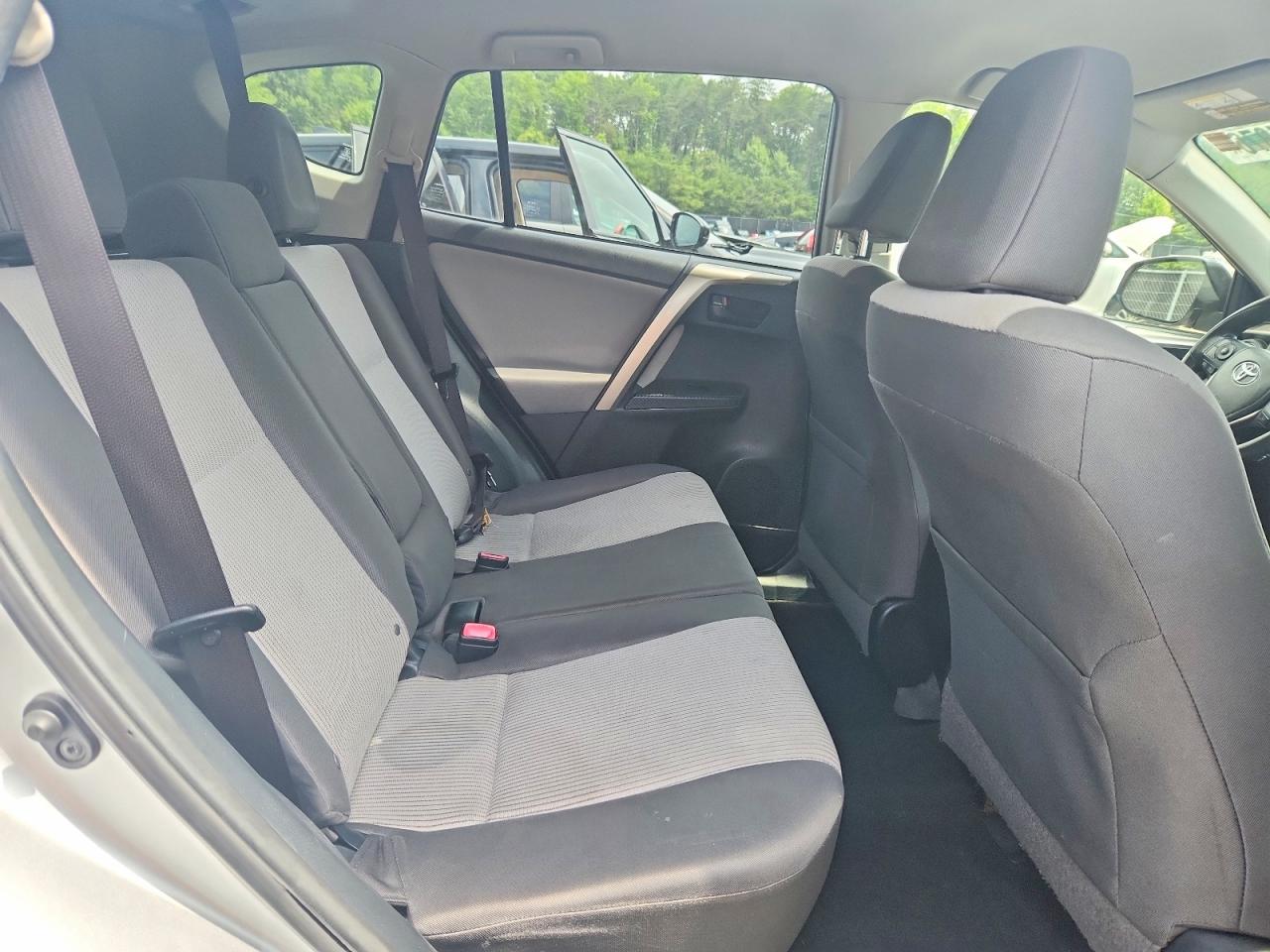 2014 Toyota Rav4 Le Серебряный vin: JTMBFREV9ED069611