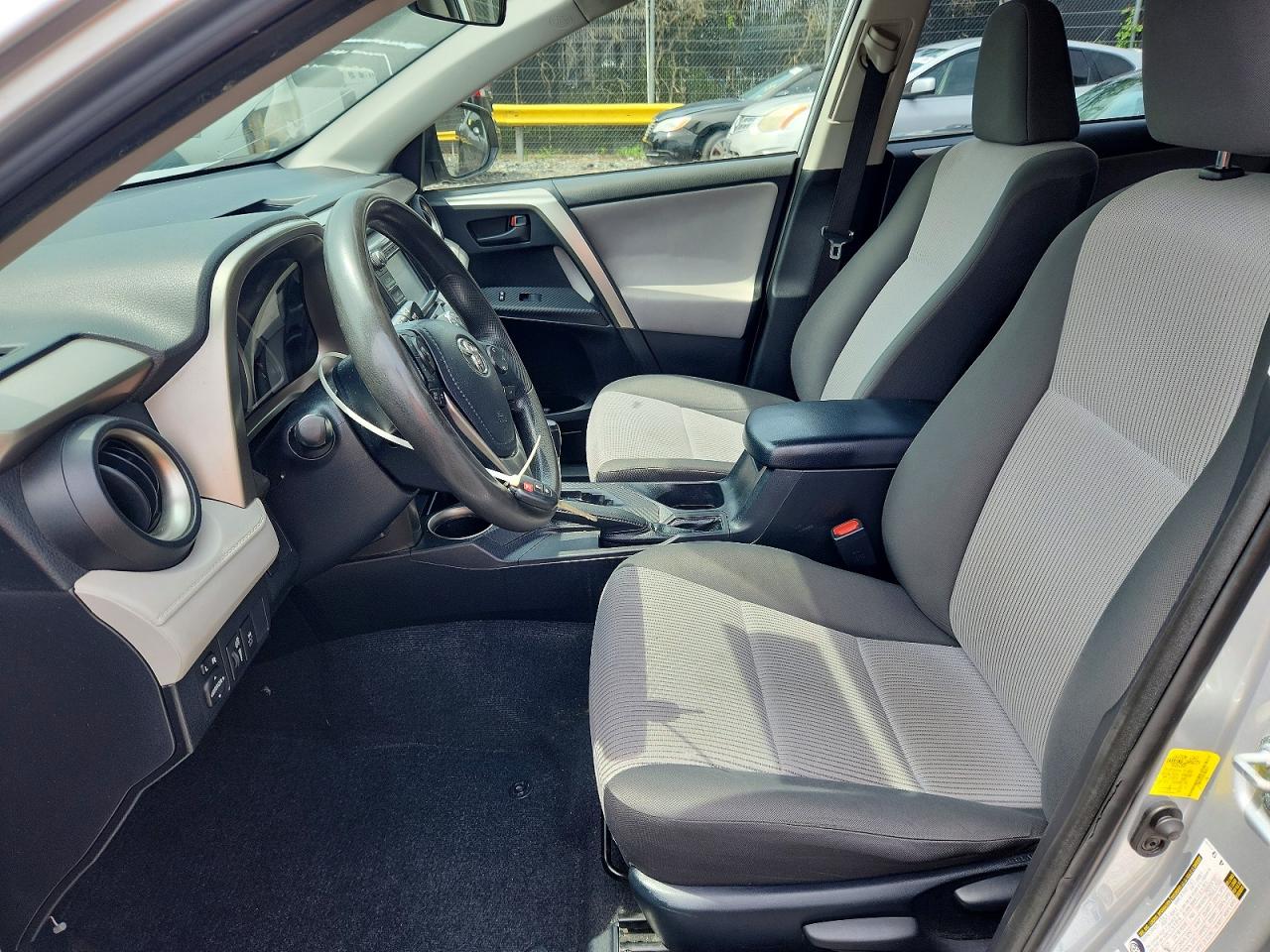 2014 Toyota Rav4 Le Серебряный vin: JTMBFREV9ED069611
