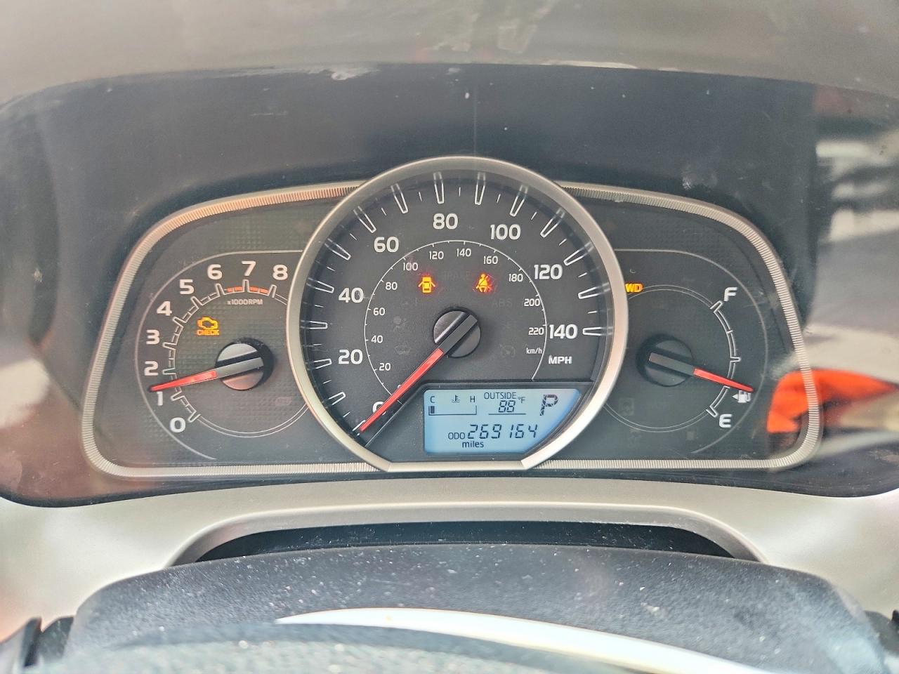 2014 Toyota Rav4 Le Серебряный vin: JTMBFREV9ED069611