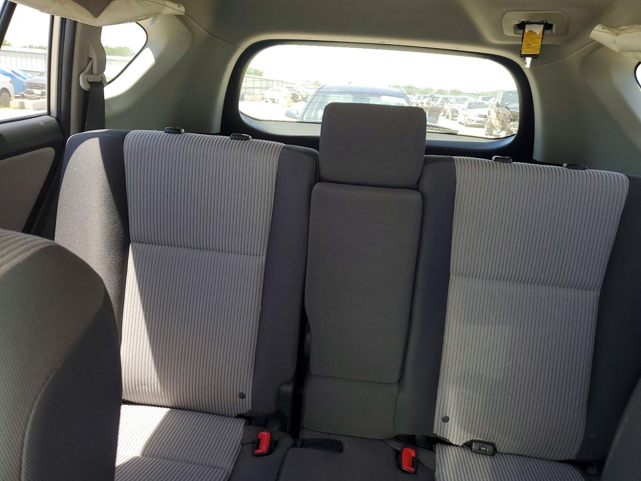 2014 Toyota Rav4 Le Silver vin: JTMBFREV9ED083623