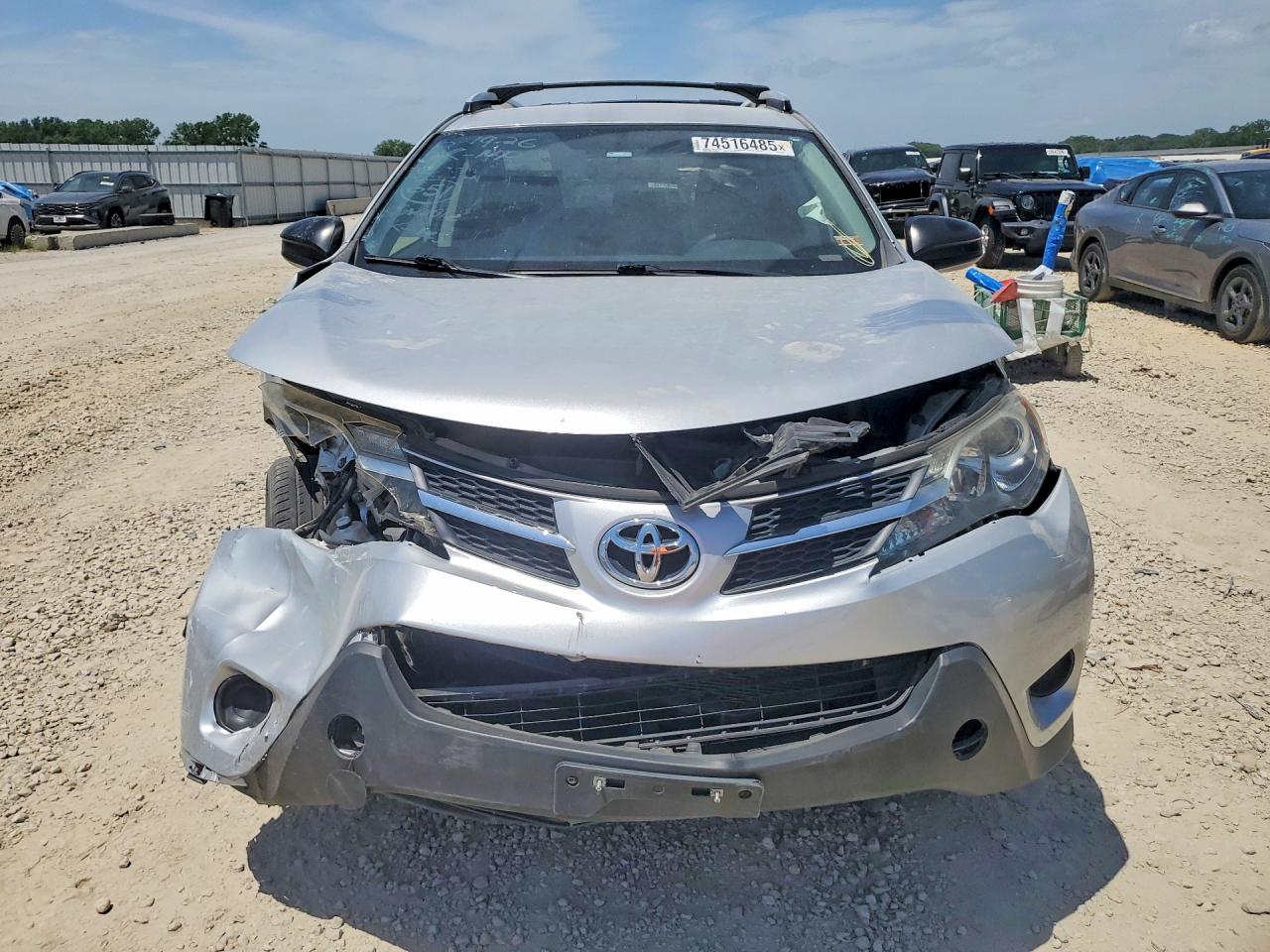 2014 Toyota Rav4 Le Silver vin: JTMBFREV9ED083623