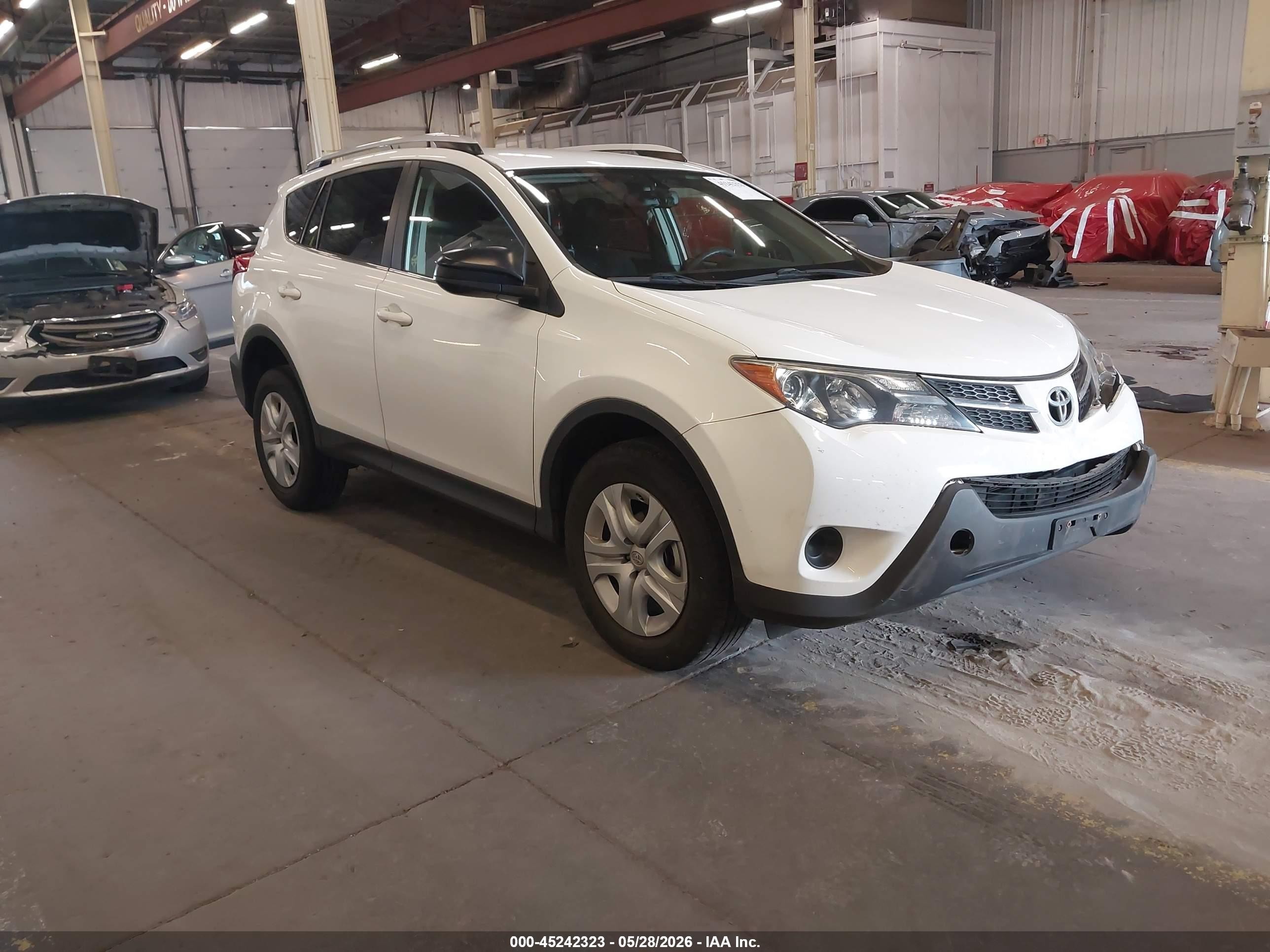 2014 Toyota Rav4 Le White vin: JTMBFREV9ED092547