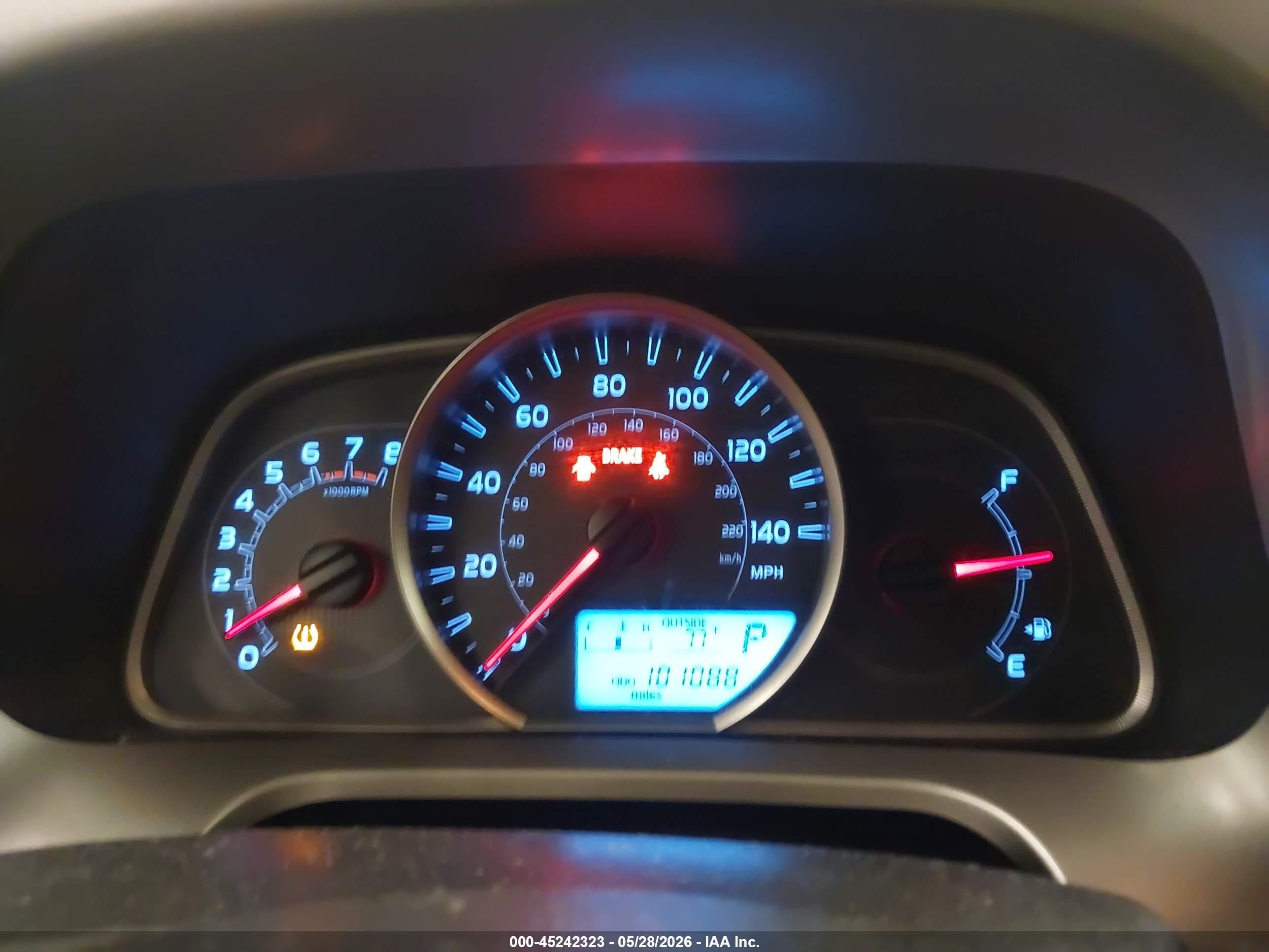 2014 Toyota Rav4 Le White vin: JTMBFREV9ED092547
