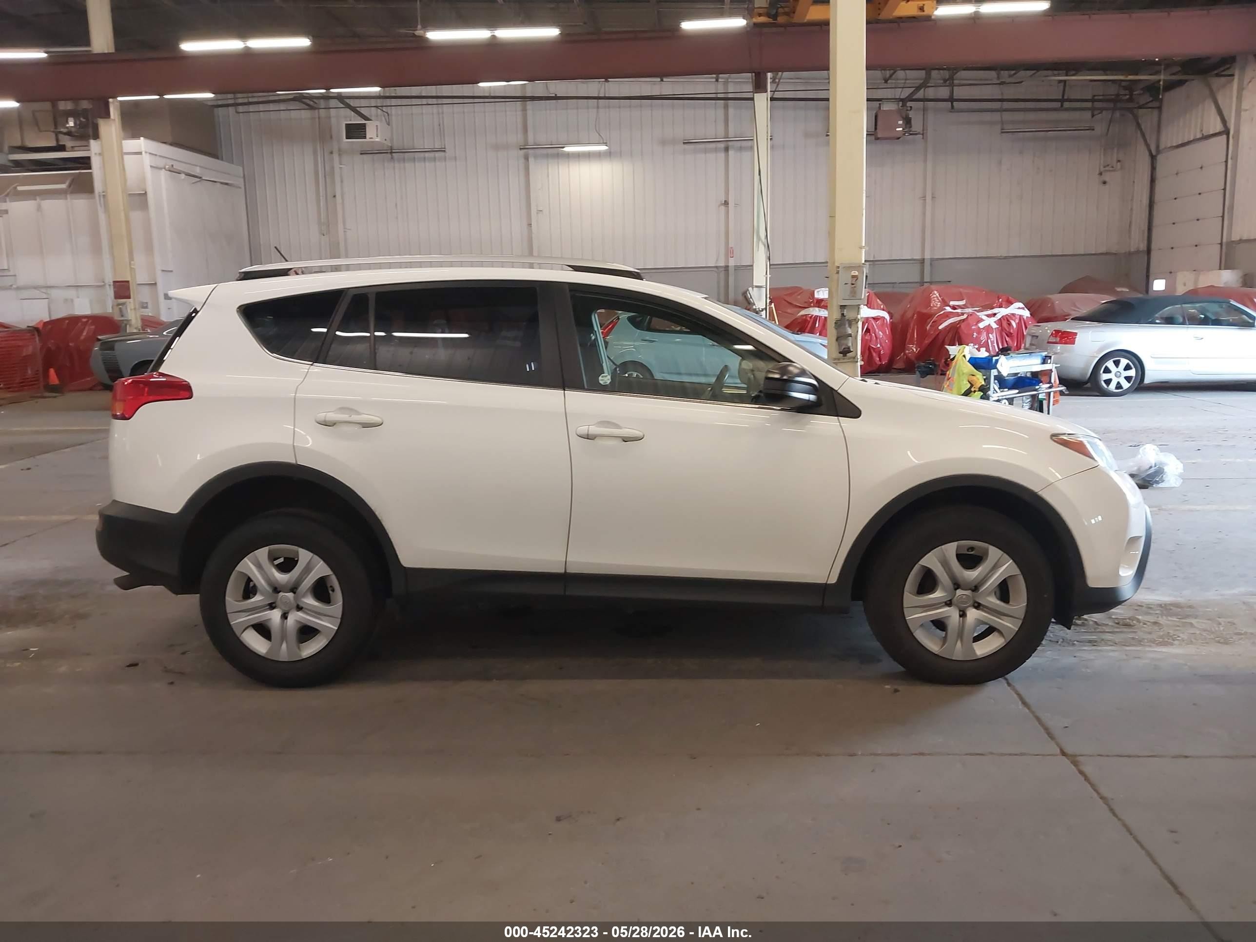 2014 Toyota Rav4 Le White vin: JTMBFREV9ED092547