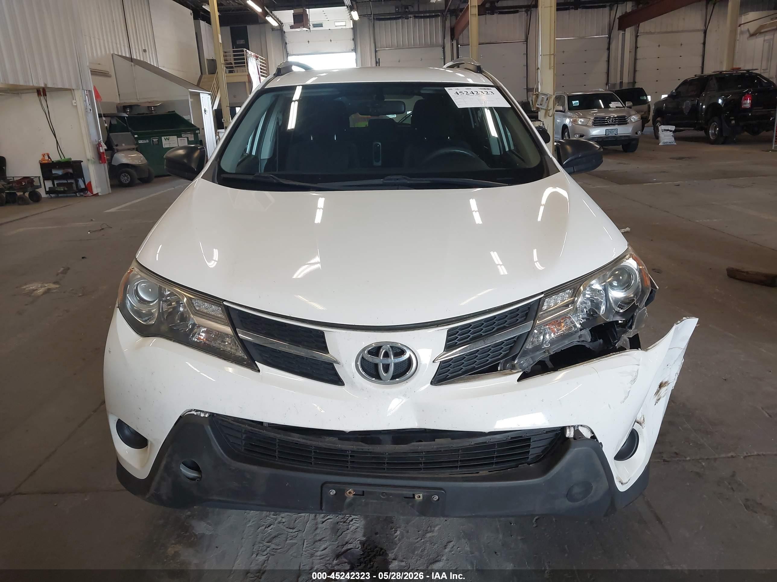 2014 Toyota Rav4 Le White vin: JTMBFREV9ED092547