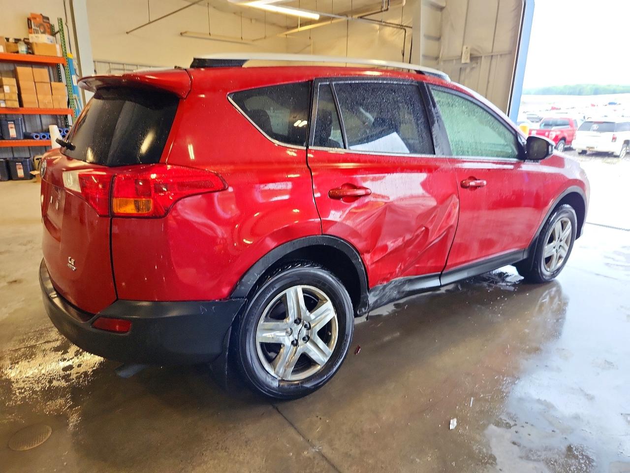 2014 Toyota Rav4 Le Red vin: JTMBFREV9EJ012410