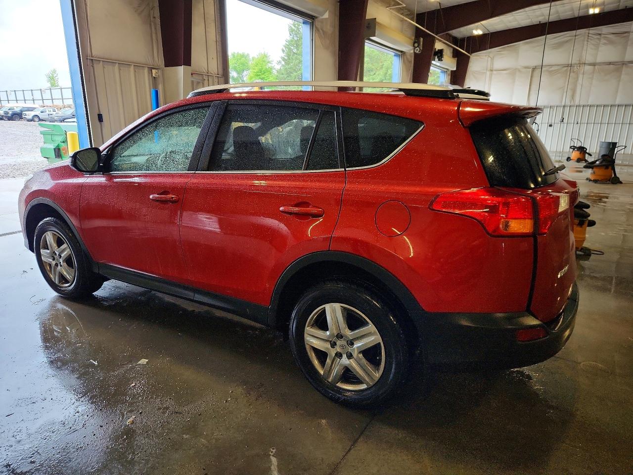 2014 Toyota Rav4 Le Red vin: JTMBFREV9EJ012410