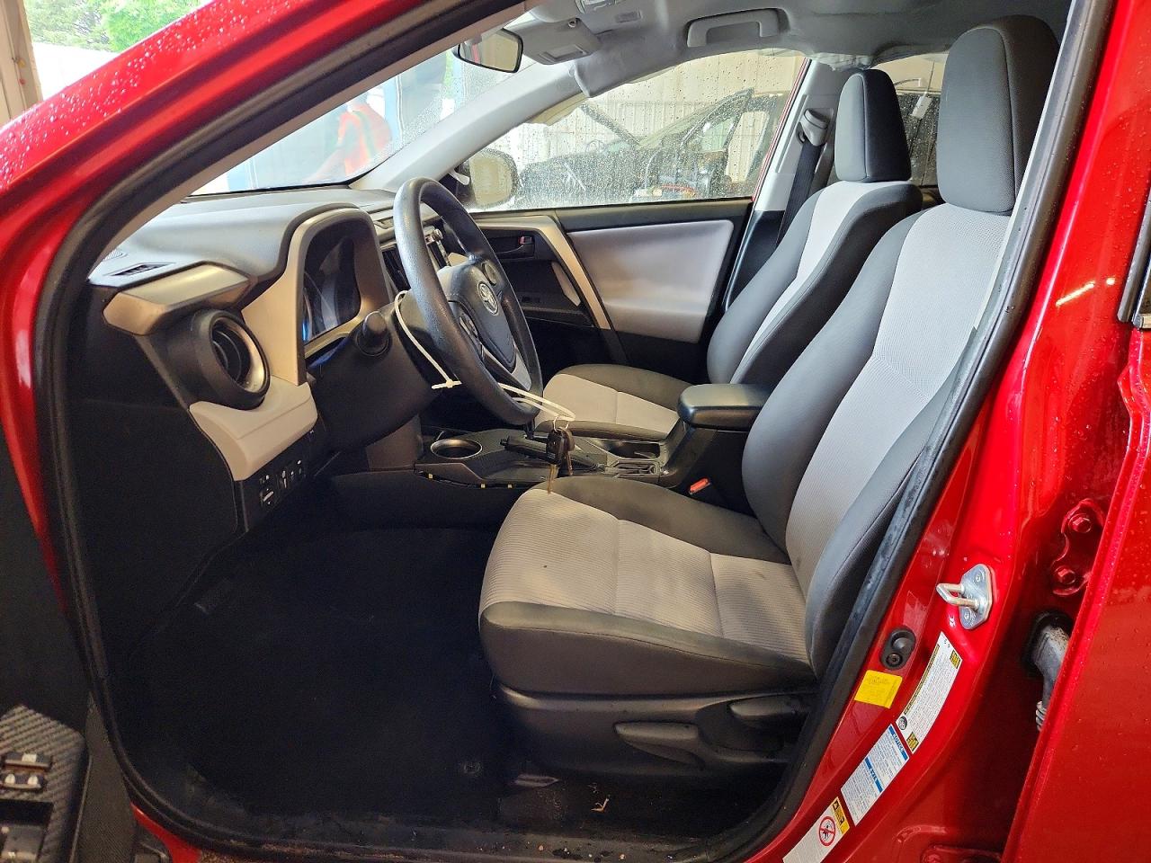 2014 Toyota Rav4 Le Red vin: JTMBFREV9EJ012410