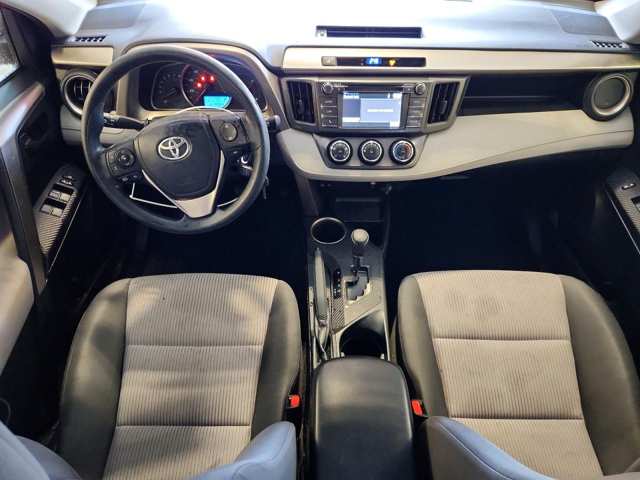2014 Toyota Rav4 Le Red vin: JTMBFREV9EJ012410