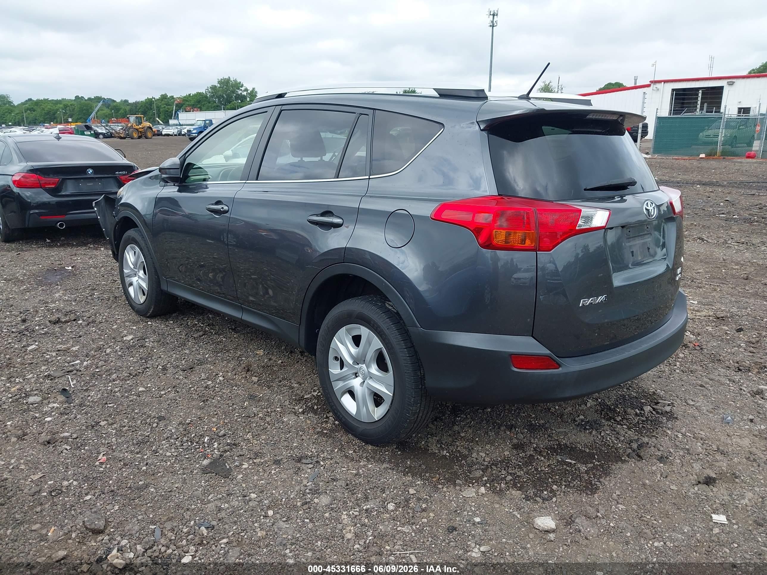 2015 Toyota Rav4 Le Gray vin: JTMBFREV9FD172559