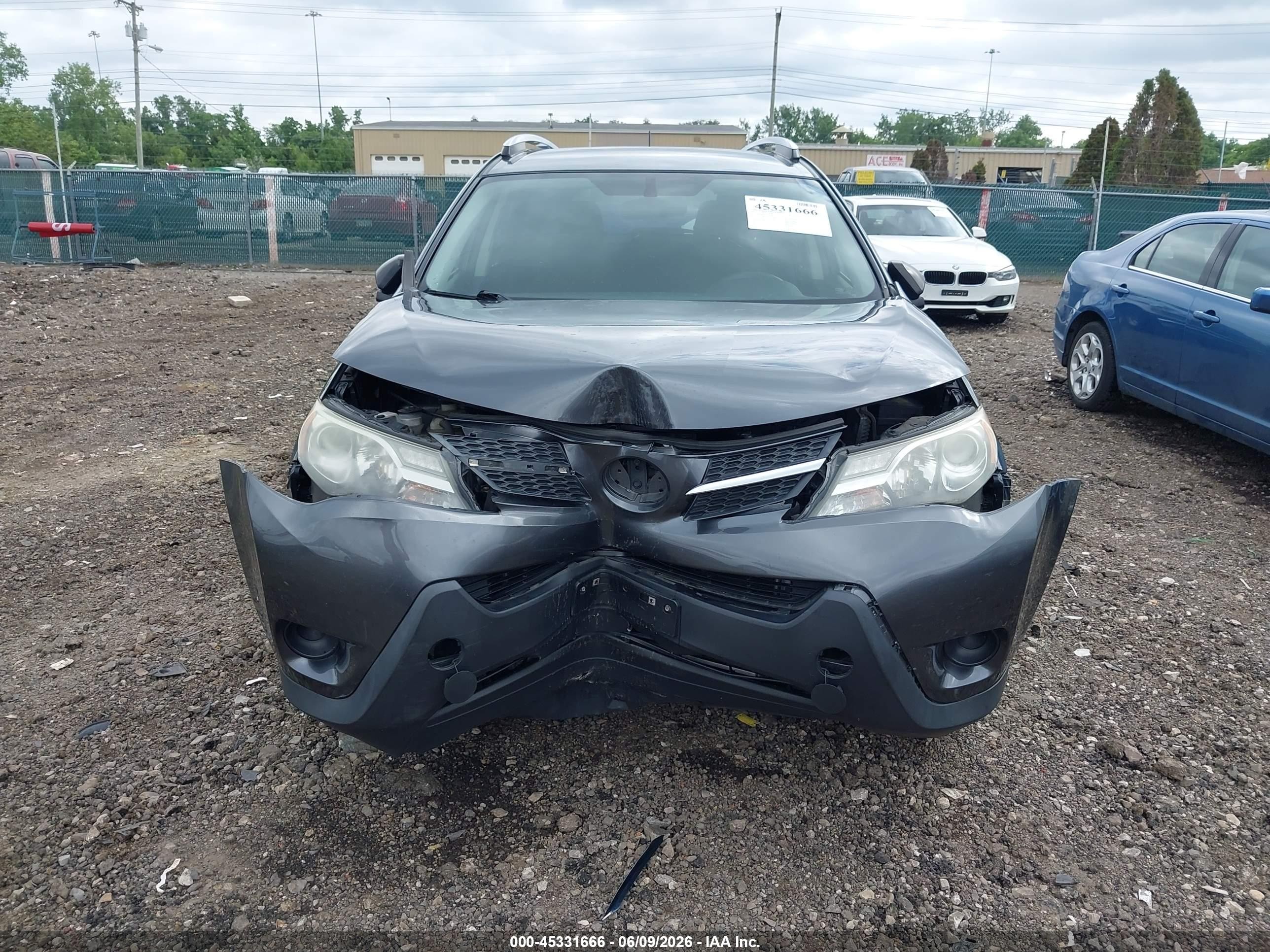 2015 Toyota Rav4 Le Gray vin: JTMBFREV9FD172559