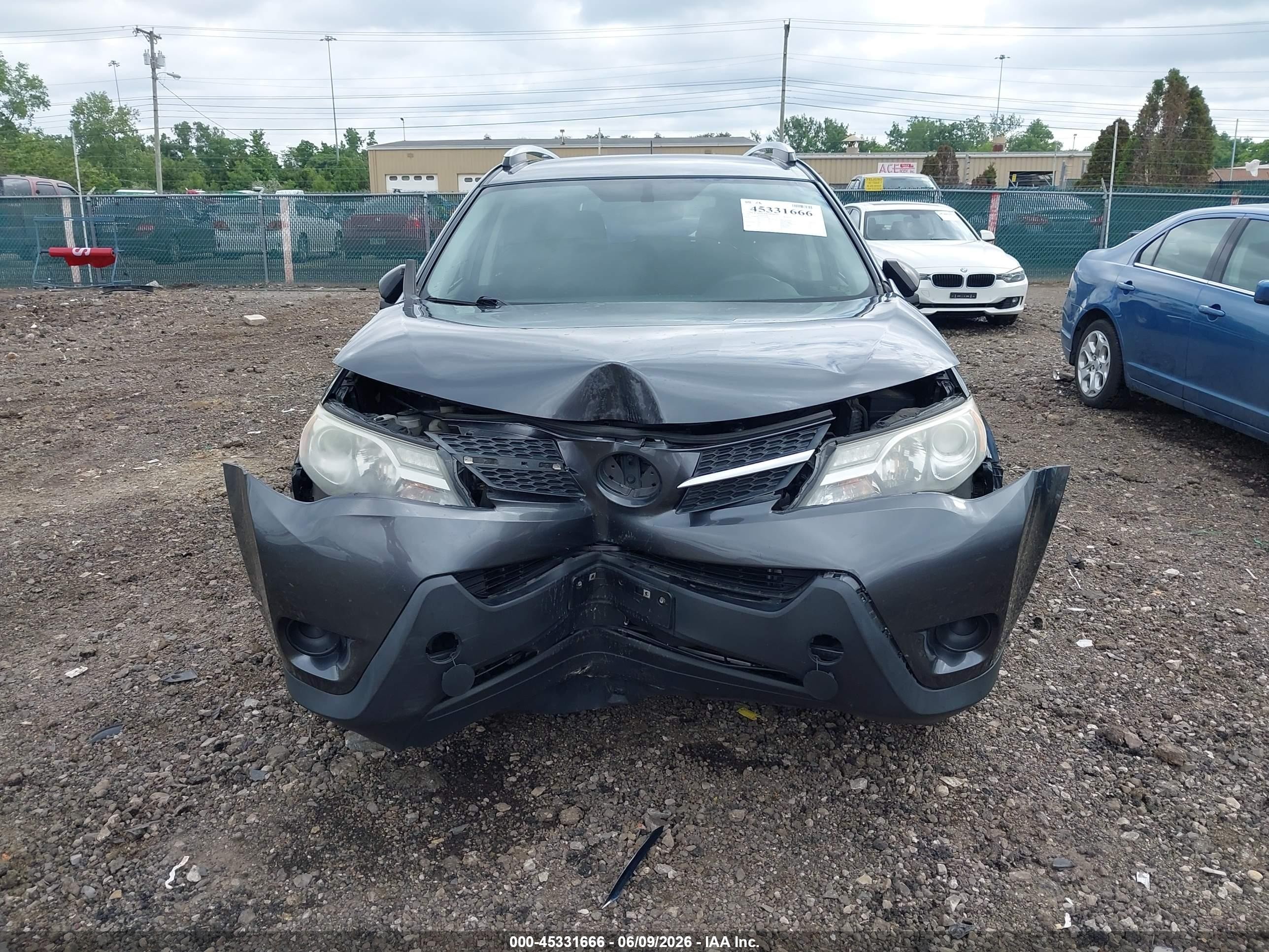 2015 Toyota Rav4 Le Gray vin: JTMBFREV9FD172559