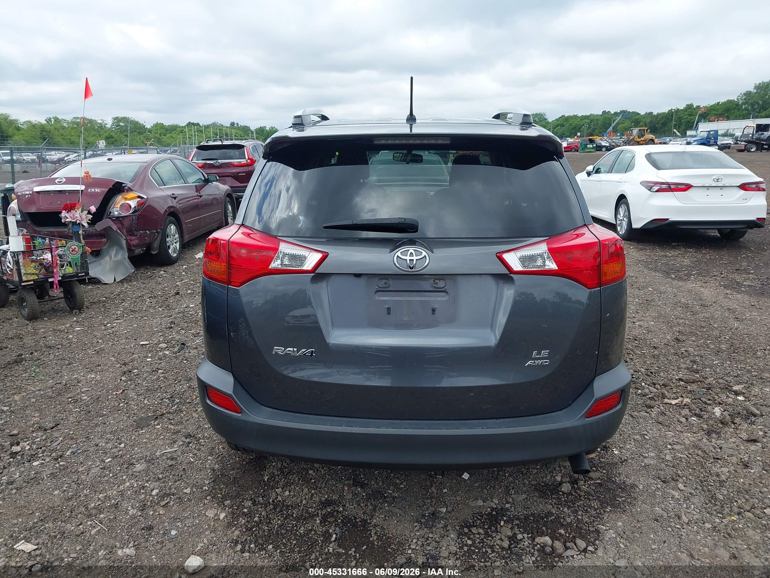 2015 Toyota Rav4 Le Gray vin: JTMBFREV9FD172559