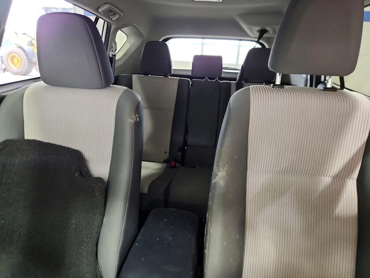 2015 Toyota Rav4 Le White vin: JTMBFREV9FJ021285