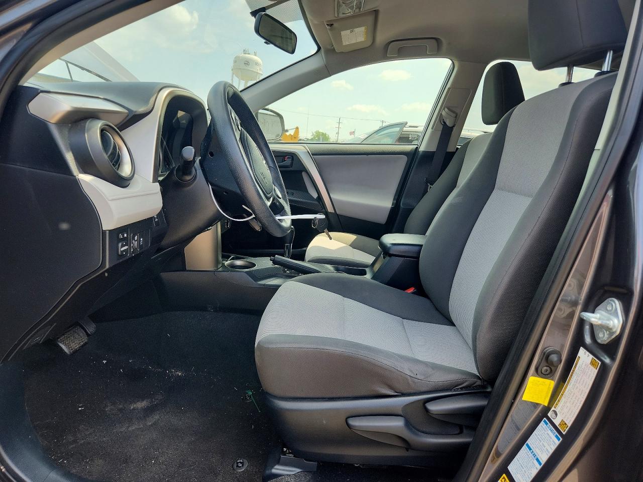 2015 Toyota Rav4 Le Gray vin: JTMBFREV9FJ047644