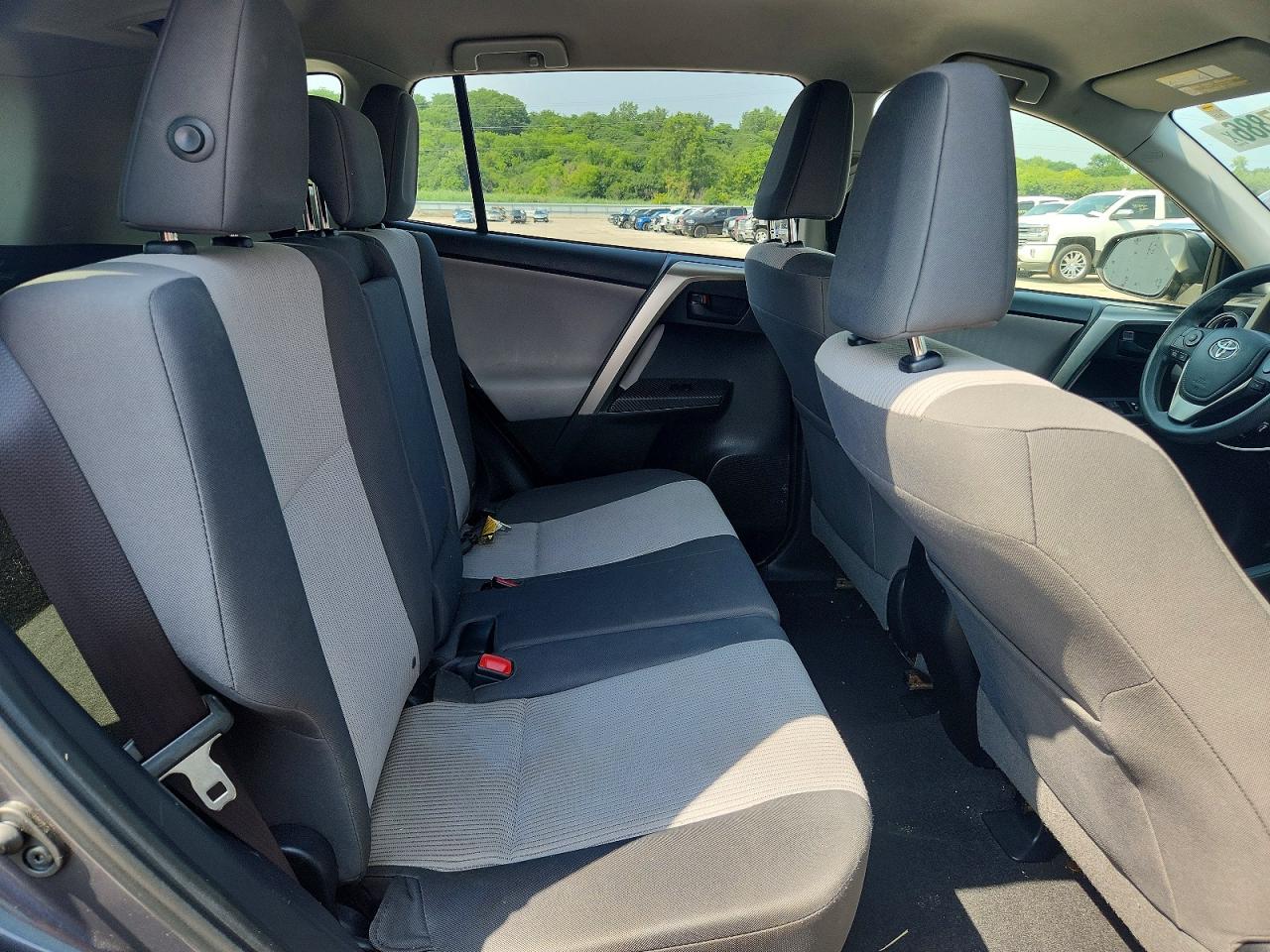 2015 Toyota Rav4 Le Gray vin: JTMBFREV9FJ047644