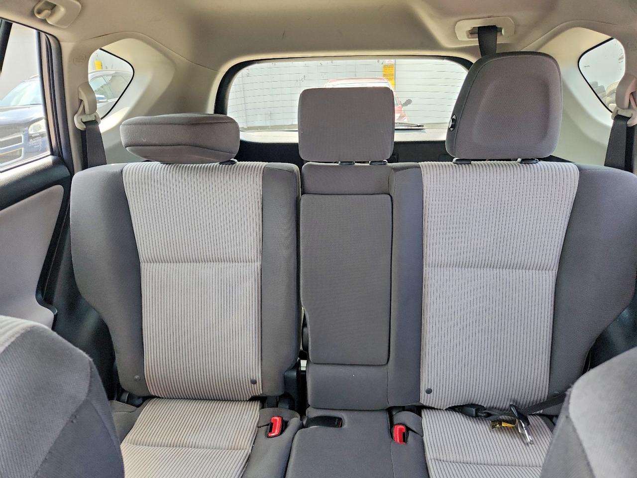 2015 Toyota Rav4 Le Gray vin: JTMBFREV9FJ047644