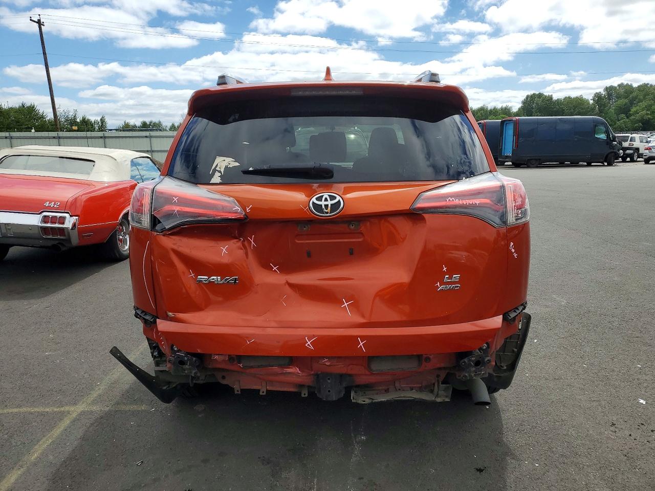 2016 Toyota Rav4 Le Orange vin: JTMBFREV9GJ096585
