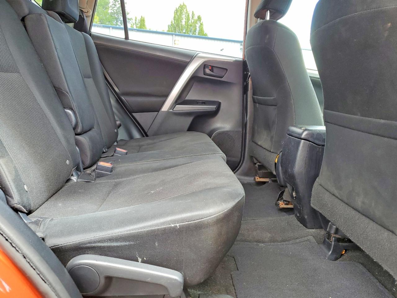 2016 Toyota Rav4 Le Orange vin: JTMBFREV9GJ096585