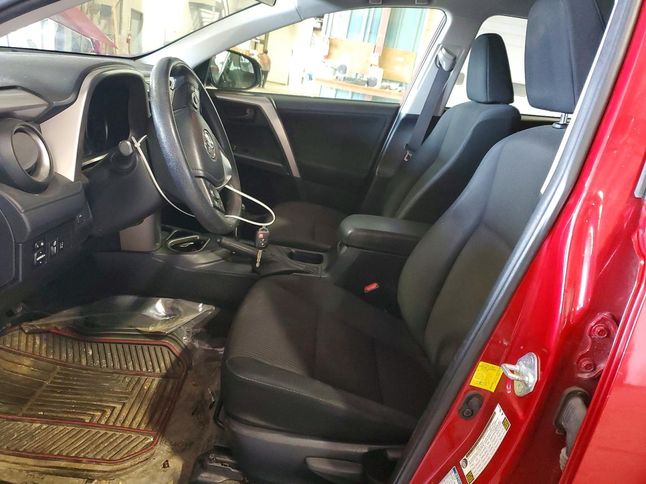 2017 Toyota Rav4 Le Красный vin: JTMBFREV9HJ143390