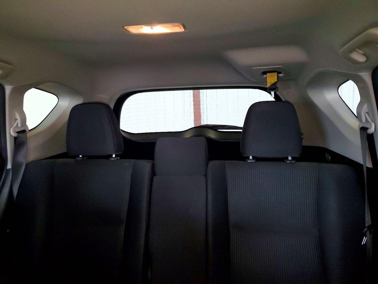 2017 Toyota Rav4 Le Красный vin: JTMBFREV9HJ143390