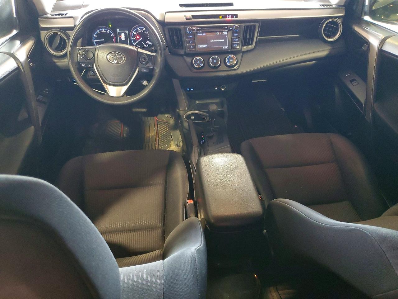 2017 Toyota Rav4 Le Красный vin: JTMBFREV9HJ143390